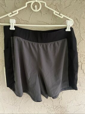 Tek Gear Women’s Work Out Stretch Shorts Mid-Rise Size XL Black/Grey Pockets